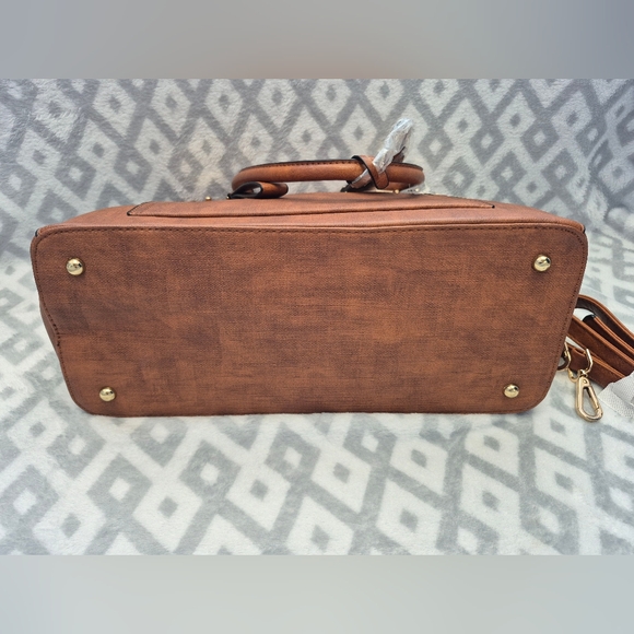 Elegant Tan Satchel Purse - Picture 15 of 15